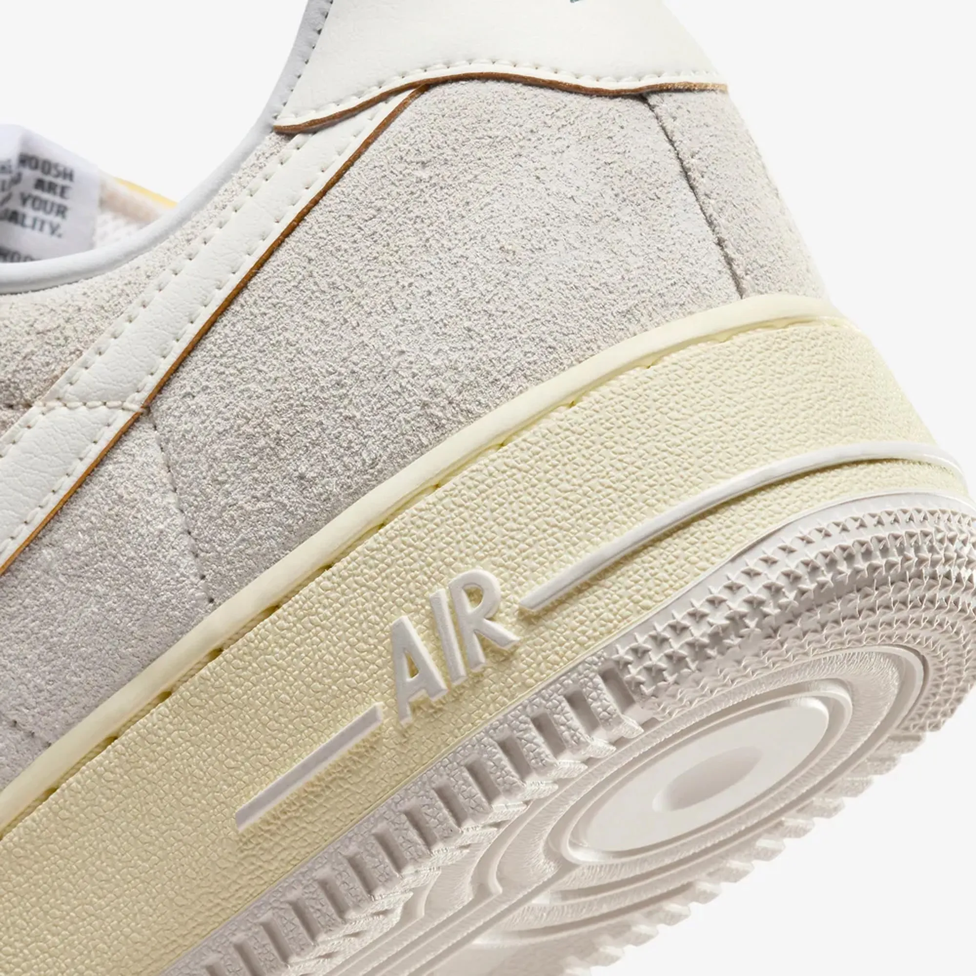 AIR FORCE 1 '07 'LT OREWOOD BRN/SAIL-COCONUT MILK'