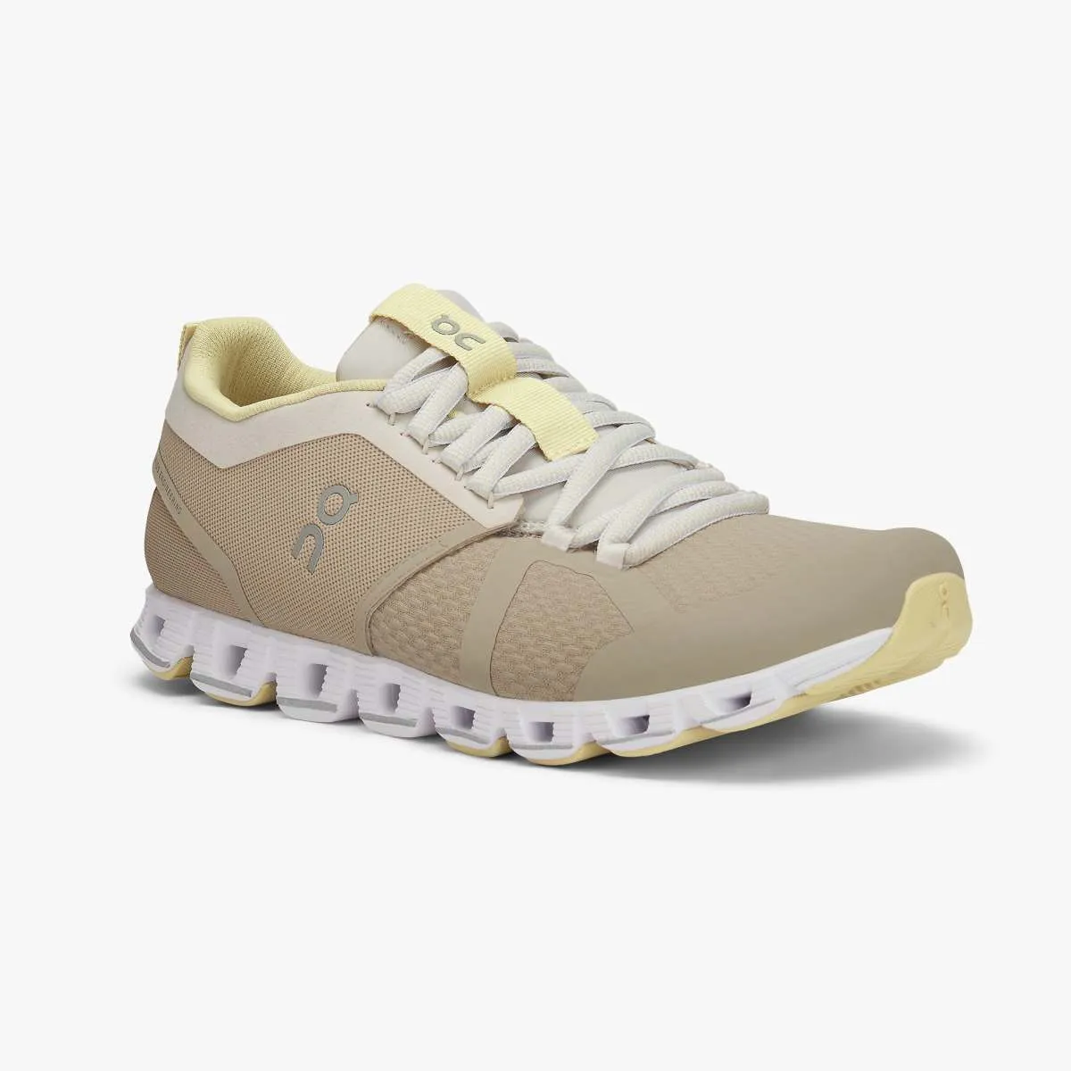 'On Running' Women's Cloud - Sand / Pearl